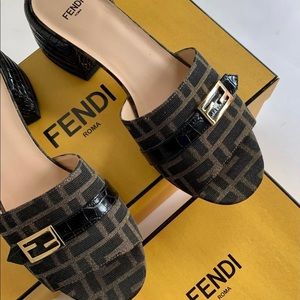 Fendi sandals  Zucca size 38.5 / 8.5 😍